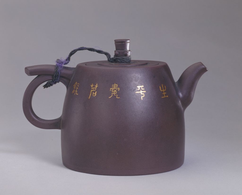 图片[1]-Yixing Kiln “Amantuo Room” teapot with purple sand and gold landscape patterns-China Archive